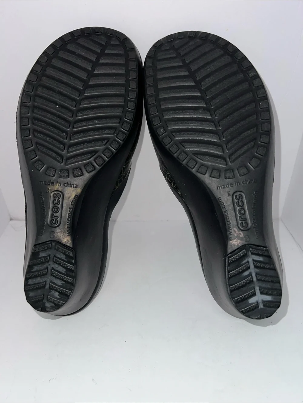 Crocs Black & Gold Wedge Slide Sandals – Women’s Size 8